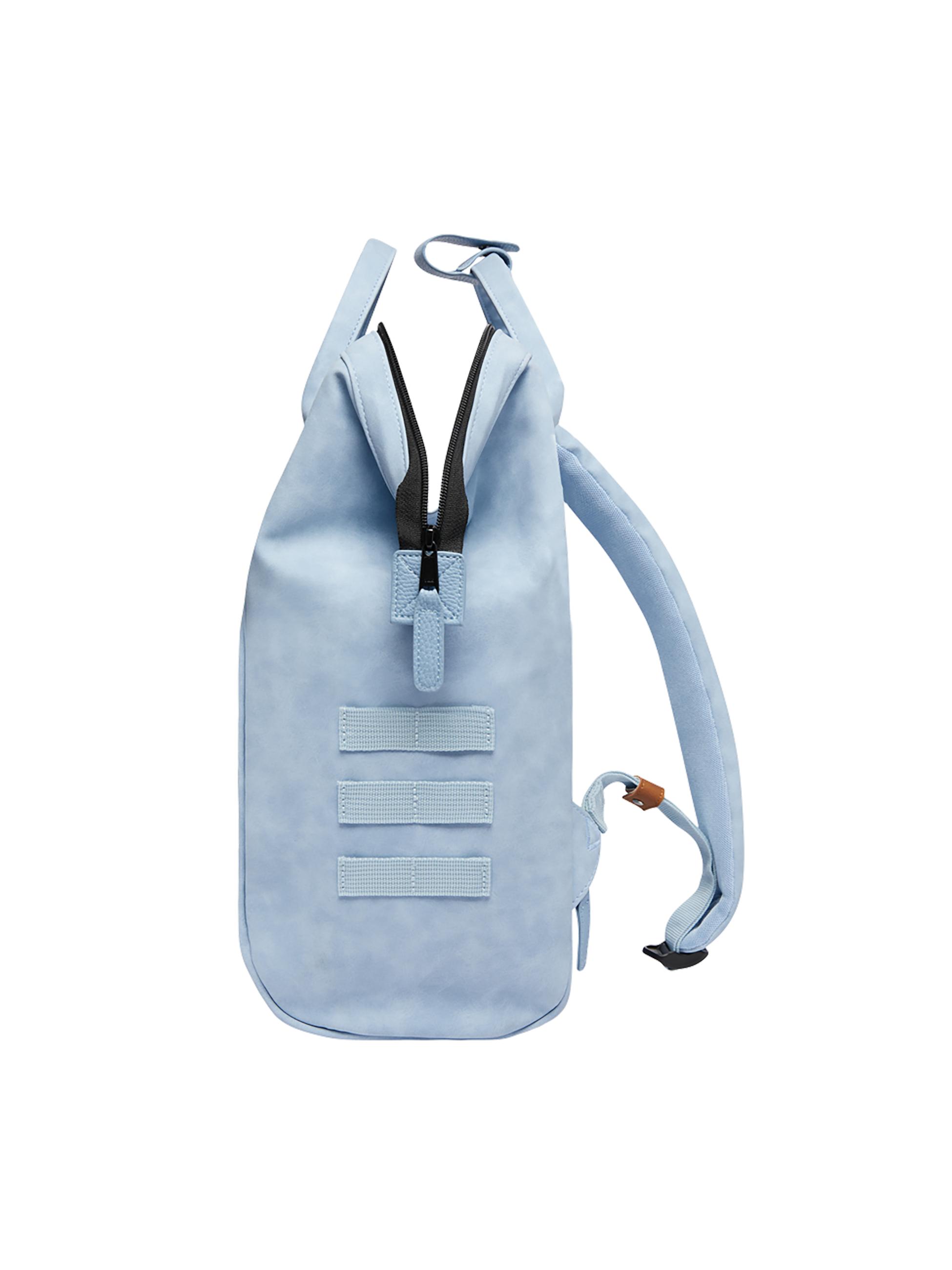 Rucksack aus Kunstleder "Adventurer Medium" Guayaquil Light Blue