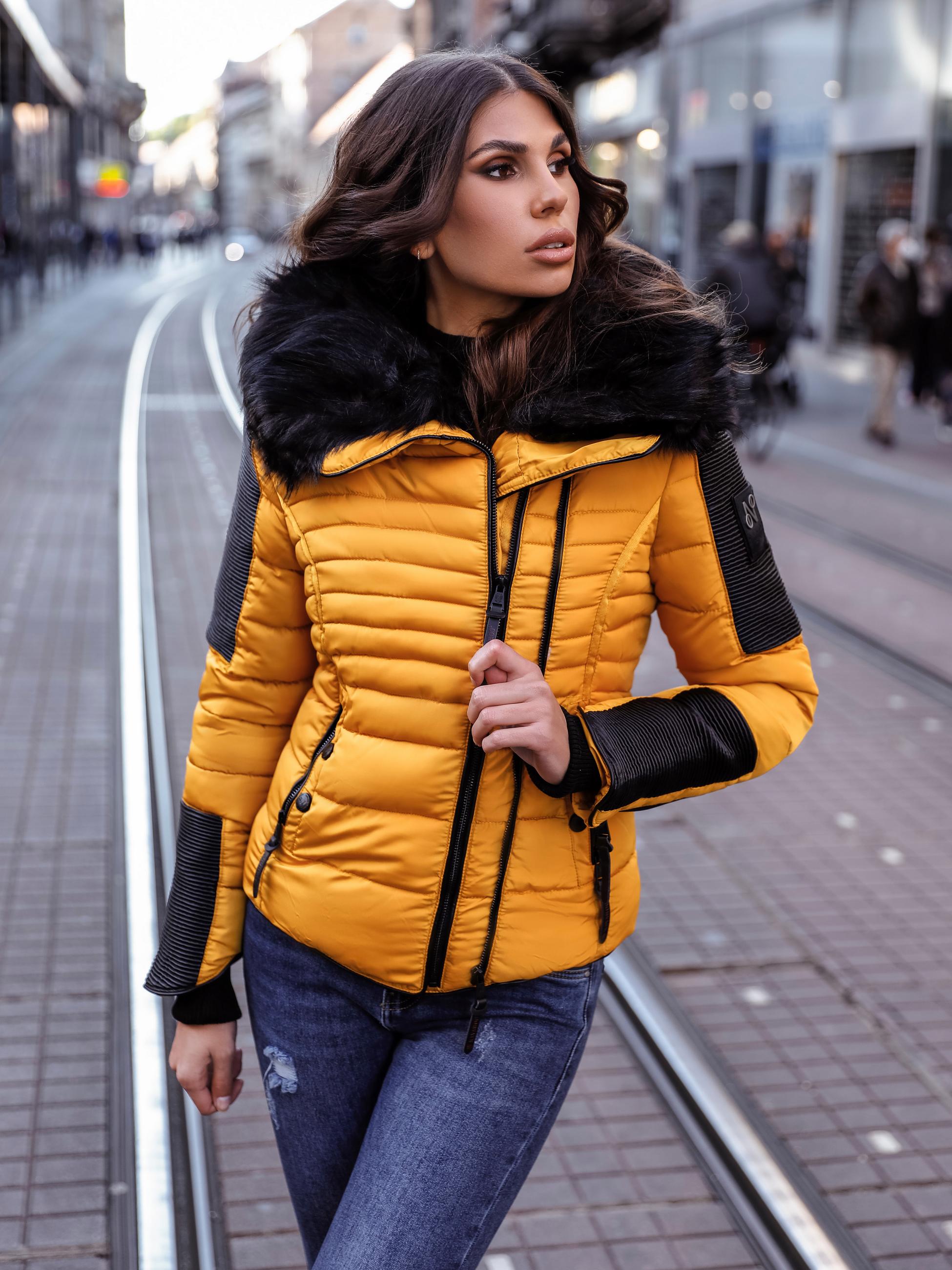 Kurze Winter Steppjacke mit Kapuze "Yuki2" Gelb