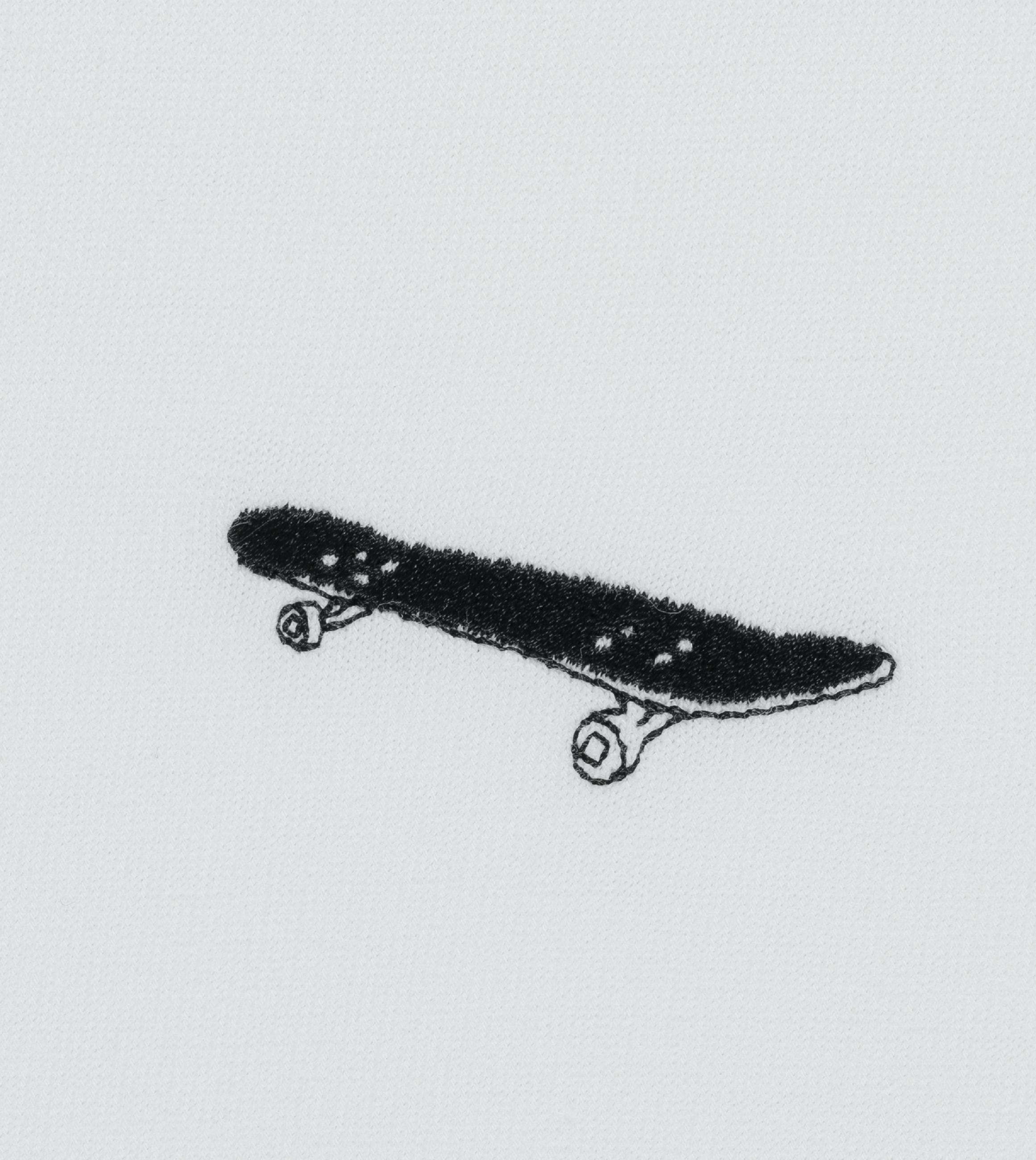 Boxy T-Shirt mit Skateboard-Stickerei "Samms I Gots YOUMODO" White