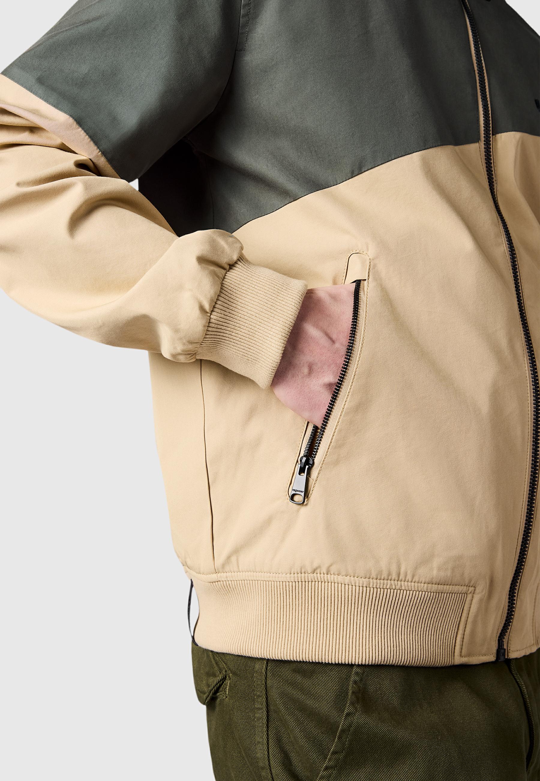 Leichte Übergangsjacke mit Kapuze "Winngs" Dark Olive