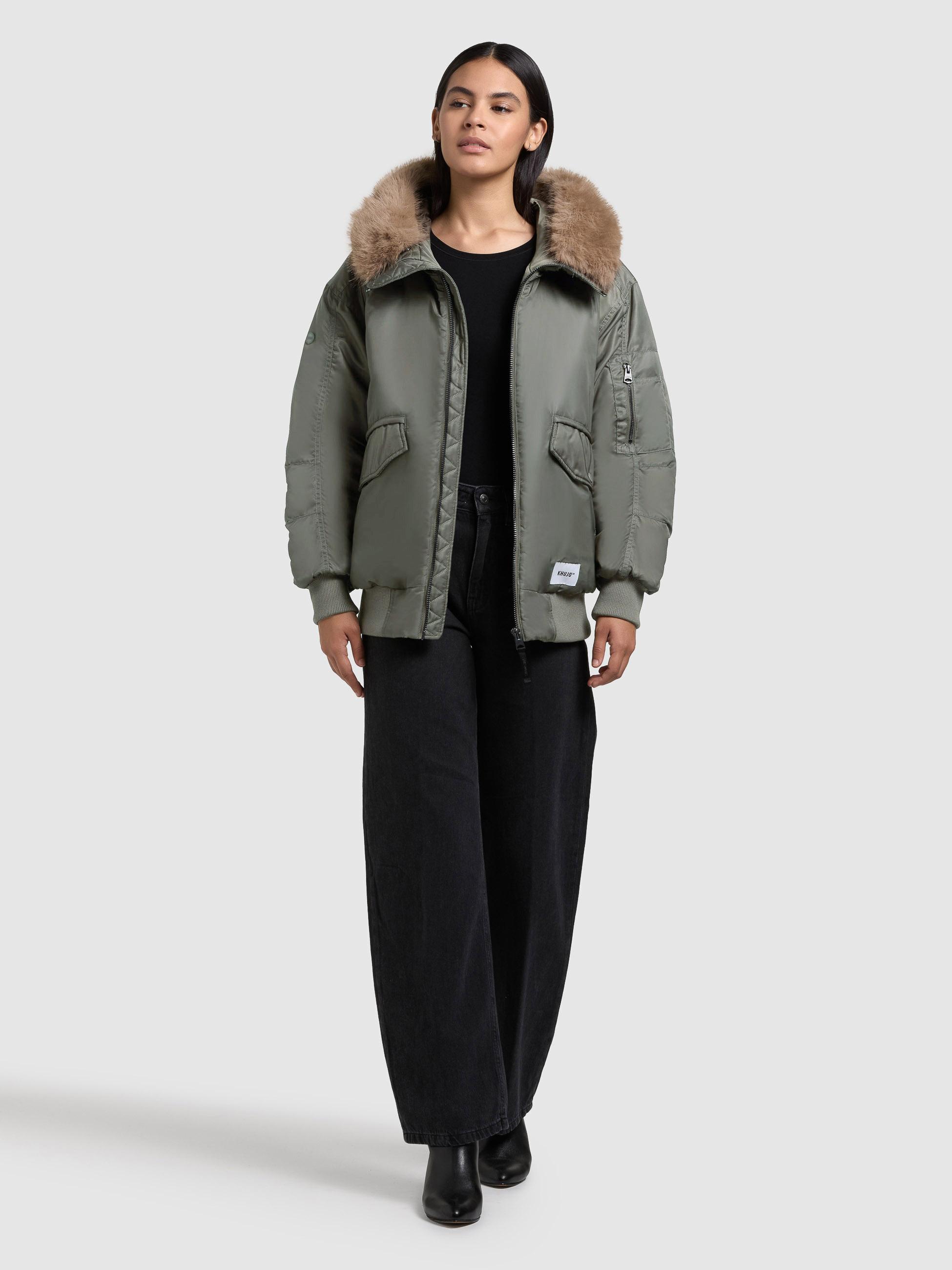 Warme Bomberjacke mit Kunstpelz-Besatz "Cela" Sage Green