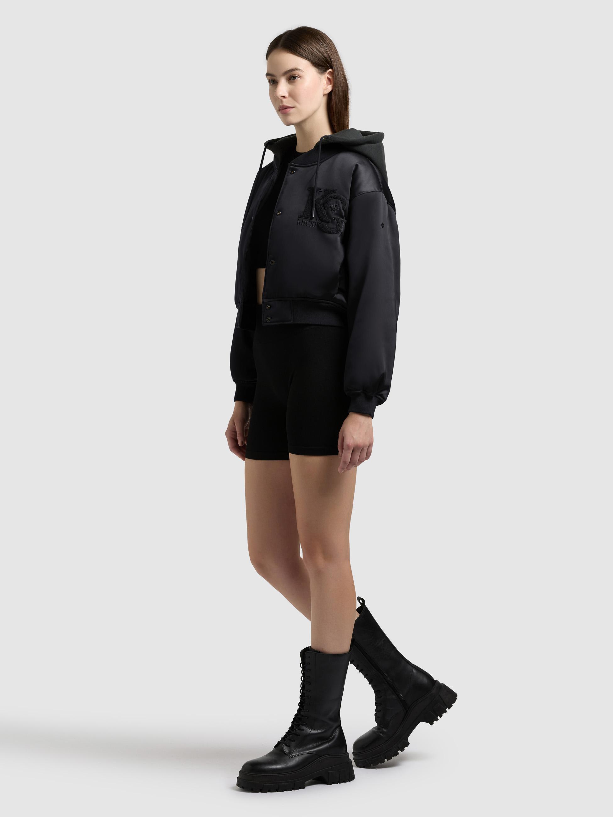 Matt schimmernde Collegejacke mit Kapuze "Chani" Black