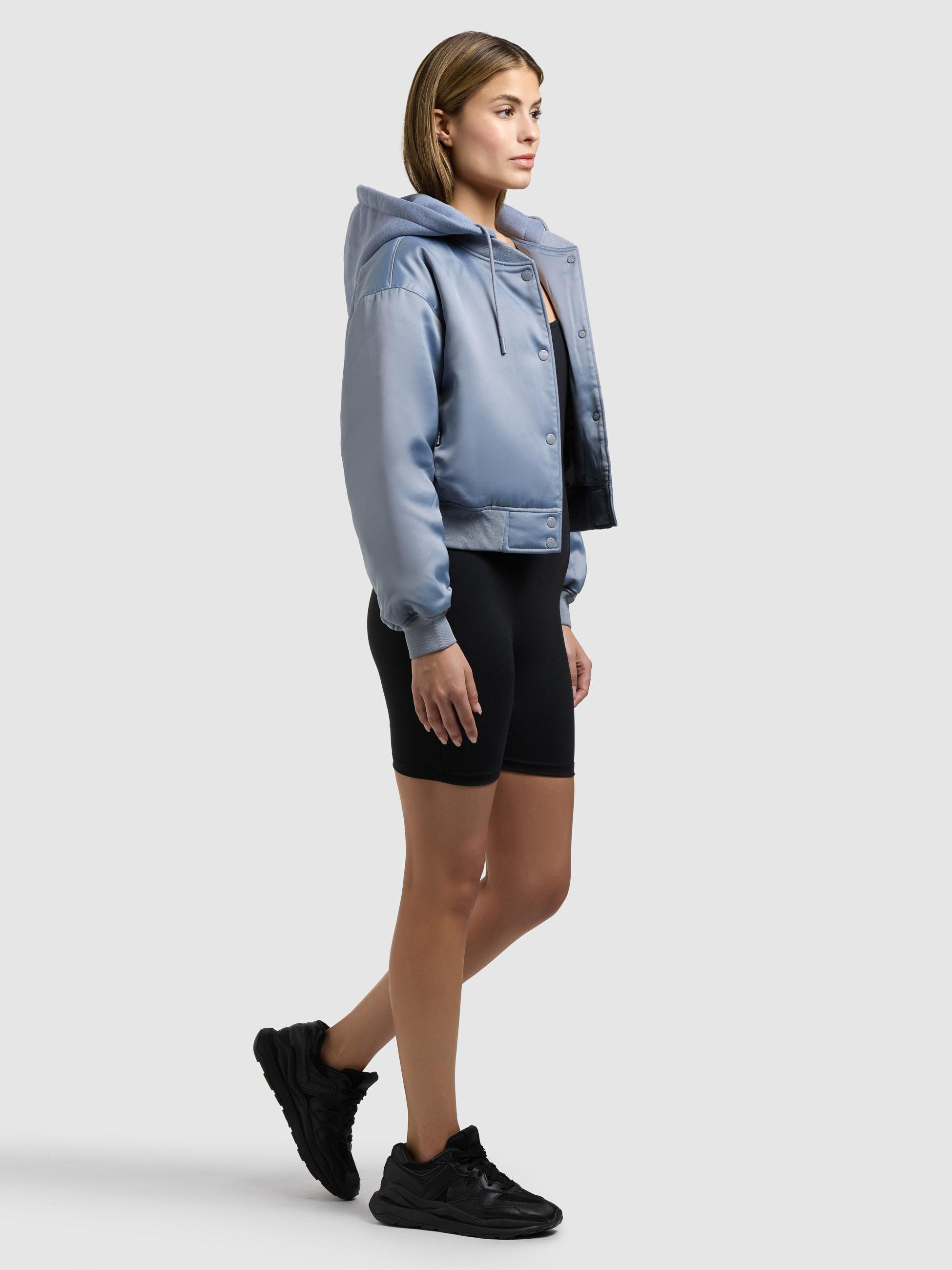 Matt schimmernde Collegejacke mit Kapuze "Chani" Misty Blue