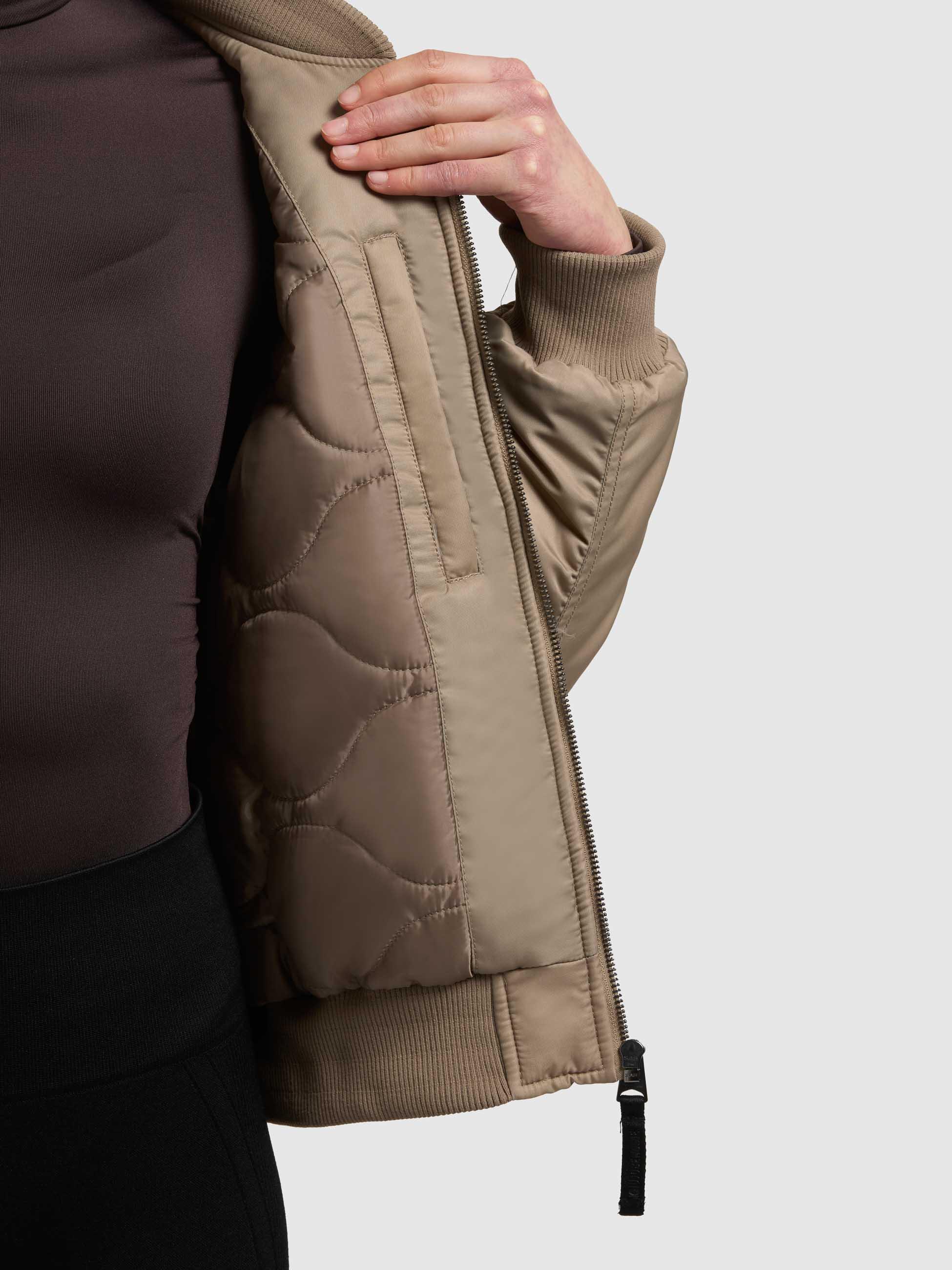 Seidig glänzende Bomberjacke "Kasia" Bomber Beige