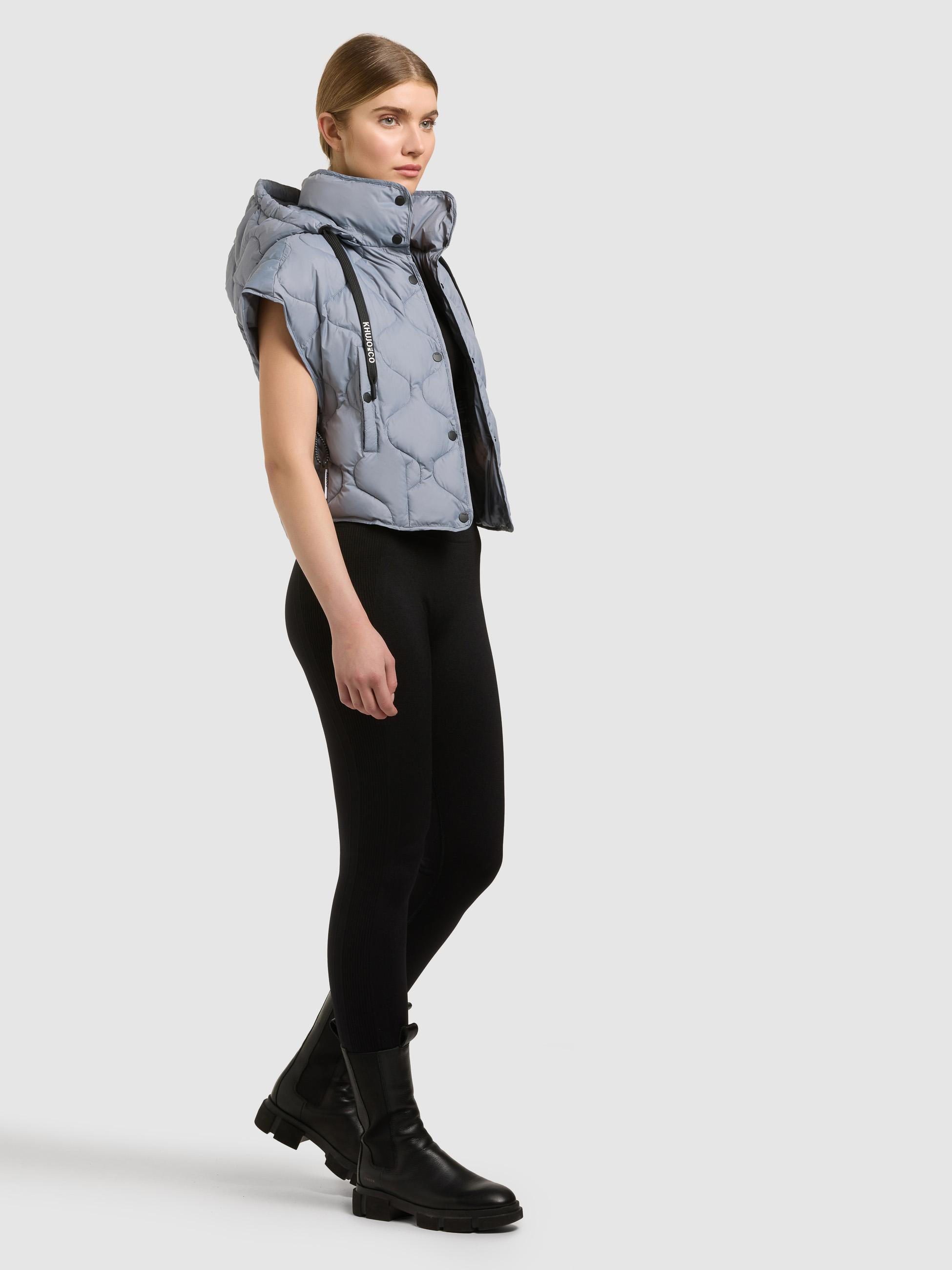 Kurze leicht Steppweste mit Kapuze "Ninga" Misty Blue